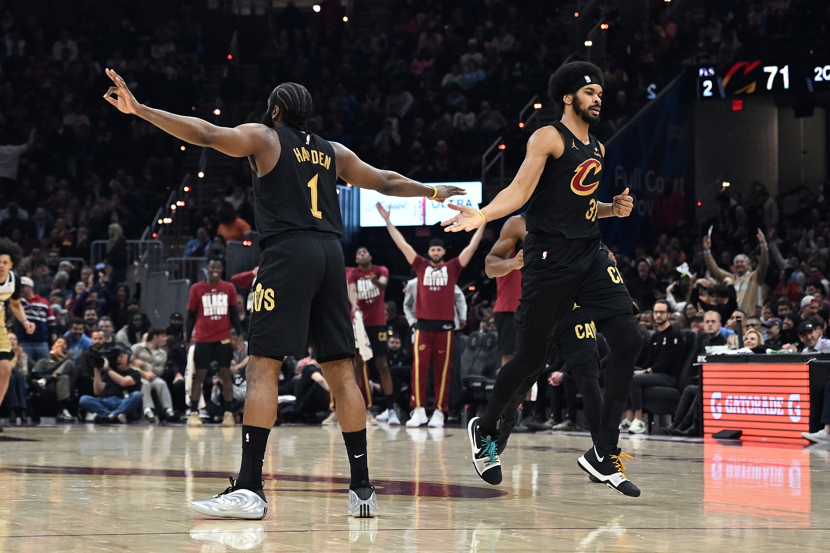 米切尔：哈登来后阿伦提升到一个全新水平 我还没遇到过这种情况