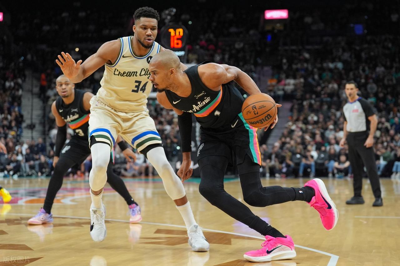 开云官网首页-三球30+6+11无缘今日最佳球员！因为西蒙斯末节超神19分大逆转！