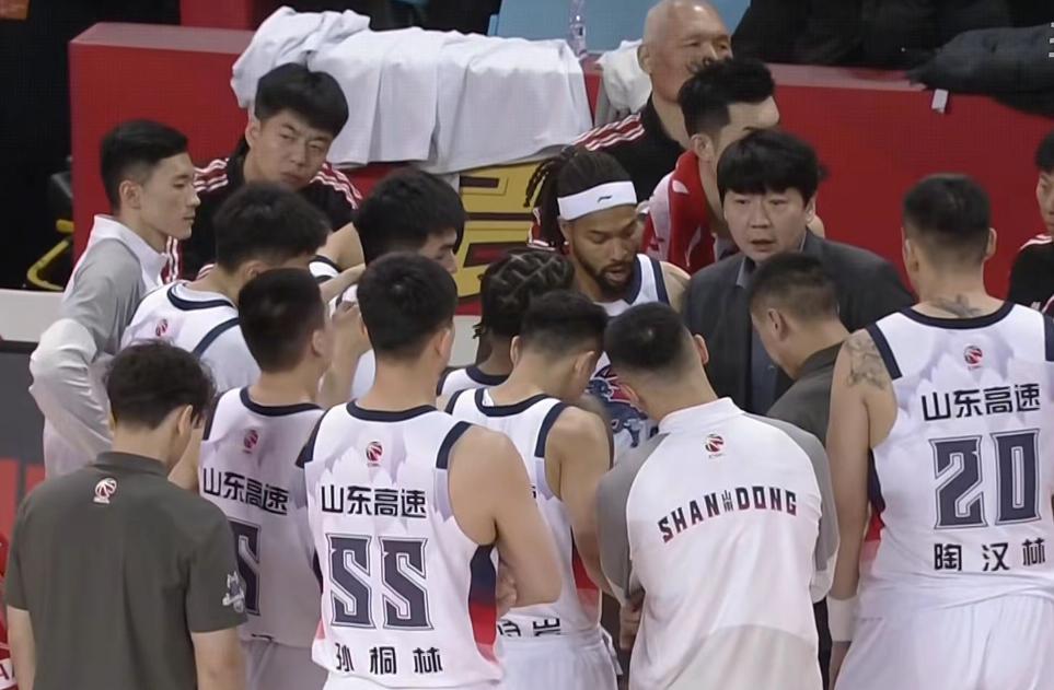 山东男篮逆转吉林9分险胜，陶汉林12+7鲍威尔爆发，姜伟泽17+4+4