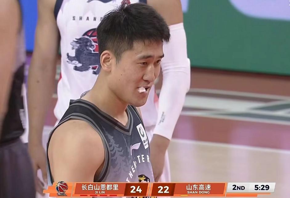 山东男篮逆转吉林9分险胜，陶汉林12+7鲍威尔爆发，姜伟泽17+4+4