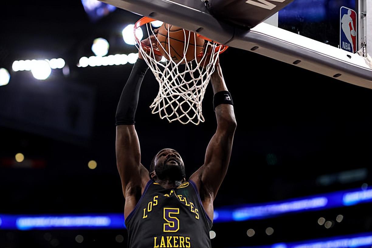 开云体育-面对弱旅状态有所回暖，但湖人先发中锋的情况依然有些令人担心？