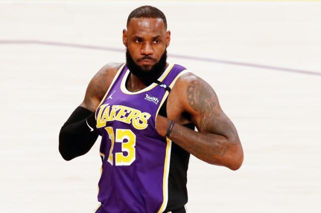 【夜读】听说你们很勇？欧足联：正式调查皇萨文！