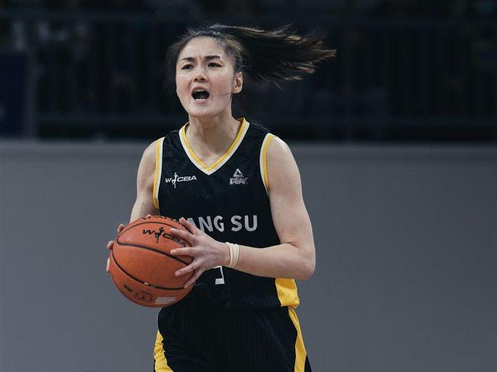 光漂亮有啥用？5中1+正负值最低，球迷：回去看王思雨的比赛录像