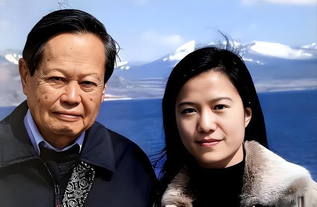 开云官网首页-卷巨额遗产出逃英国，给杨振宁戴绿帽子，翁帆身上的谣言有多离谱